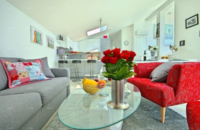 VRSAR – APPARTEMENT MET TWEE SLAAPKAMERS, TERRAS, BERGING EN PARKEERPLAATS