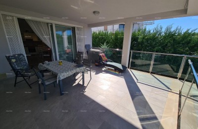 Peroj!  Appartement met tuin!