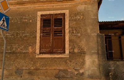 ISTRA, PULA - Huis voor aanpassing in het stadscentrum