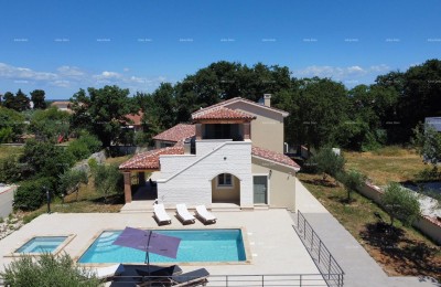 Verkoop - luxe villa met zwembad en jacuzzi op een ruime kavel, Marčana!