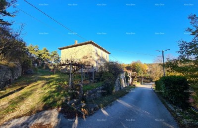 Wij verkopen een oud Istrisch stenen huis met uitzicht op Grožnjan.