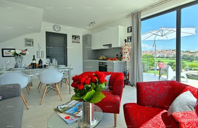 VRSAR – APPARTEMENT MET TWEE SLAAPKAMERS, TERRAS, BERGING EN PARKEERPLAATS