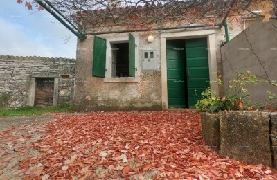 Rakalj, stenen huis met 1.920 m² bouwgrond
