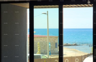 Verkoop van appartementen in een woon- en kantoorgebouw met uitzicht op zee, centrum van Umag! S3