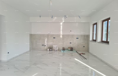 Poreč – ruime appartement op de begane grond met tuin