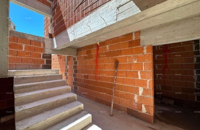 Nieuw project, Barbariga! Appartement met tuin en parkeerplaats, 500 m van de zee