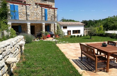 Labin omgeving, stenen huis met zwembad en grote tuin