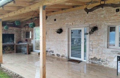 Barban– House with a Pool and Sports Facilities
