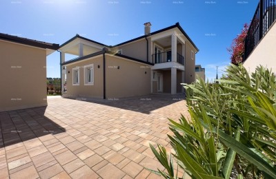 Verkoop van een prachtige villa met zwembad, mediterrane stijl, Umag