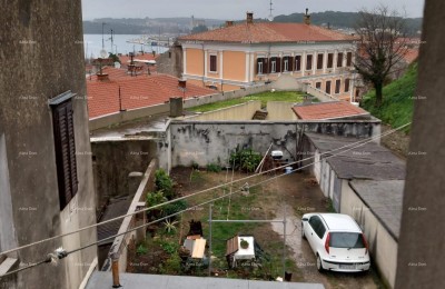 Appartement te koop in Pula, centrum! Kaštel.