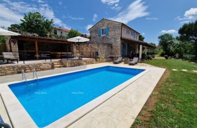 Sveti Lovreč, Prachtige stenen villa met een grote tuin