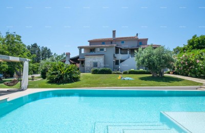 Verkoop - luxe villa met zwembad en extra gebouw, op een ruime kavel, Ližnjan!