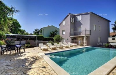 Te koop: Appartementenhuis met zwembad en uitzicht op zee - Banjole!