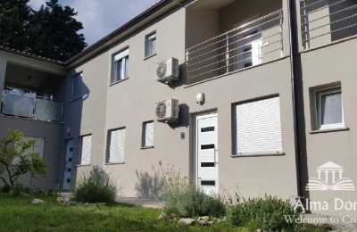 Prachtig appartementengebouw in het centrum. Premantura.
