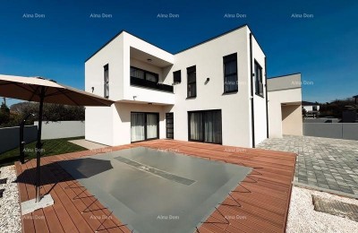 Verkoop van een nieuw gebouwd, modern huis van twee verdiepingen met zwembad in de directe omgeving van de zee, Pomer!