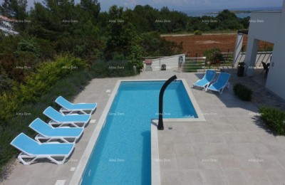 LIŽNJAN – VAKANTIEHUIS MET ZWEMBAD, ZONNEPANELEN EN UITZICHT OP DE ZEE