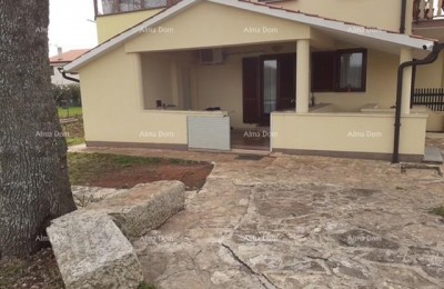 NOVIGRAD - Twee appartementen te koop in een gezinswoning