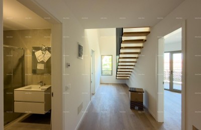TWEELAAGS APPARTEMENT IN HET CENTRUM VAN POREČ
