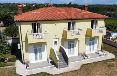 Umag. Een prachtig huis met zes appartementen.