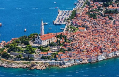 Rovinj – Huis met 2 appartementen en 6 slaapkamers op een exclusieve locatie, investeringskans