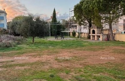 Verkoop - appartement met twee parkeerplaatsen, op een uitstekende locatie nabij de zee en stranden, Štinjan!
