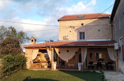 Barban– House with a Pool and Sports Facilities