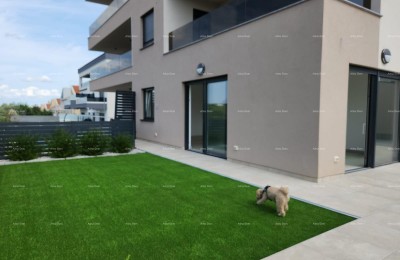 Moderne oase met zwembad en eigen tuin in Banjolama