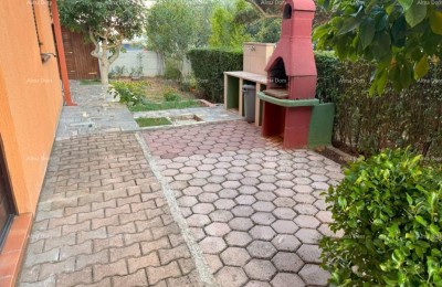 Te koop: Appartement in Novigrad met grote tuin.