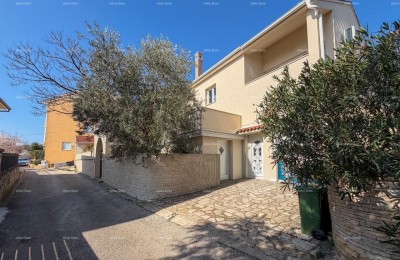 Ližnjan, gerenoveerd en volledig gemeubileerd huis met garage en kelder