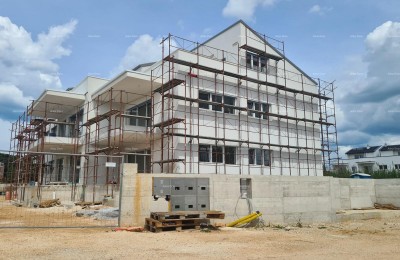 Rovinj, nieuwe appartementen in de directe omgeving van de zee en het strand.