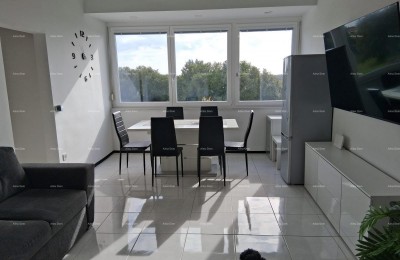 Te koop: gerenoveerd appartement met prachtig uitzicht op zee