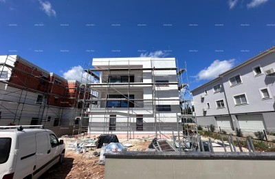 Appartement/penthouse te koop in een nieuw gebouw met groot terras, Štinjan!
