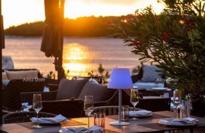 ROVINJ, Te koop: goedlopende restaurant aan zee (huur van ruimte)
