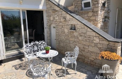 Luxe villa met zwembad en grote aangelegde tuin!