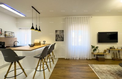 Pula centrum Istarska straat 500 meter van de Arena Moderne volledig gerenoveerde en gemeubileerde stadswoning