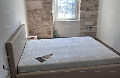 Verkoop van een exclusief appartement in rustieke stijl, op een toplocatie, in het centrum van Pula!