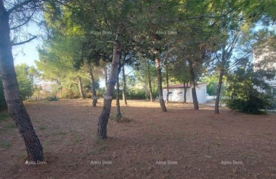 BOUWGROND 420 m², LIŽNJAN
