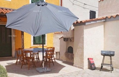 Te koop: mooi ingerichte, gerenoveerde Istrische woning met put, Marčana!