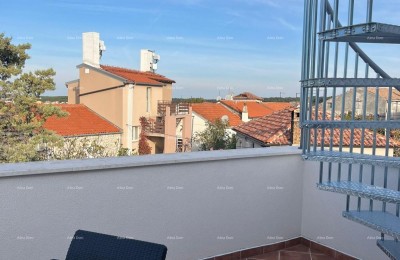 Verkoop - gerenoveerd huis op een uitstekende locatie met twee appartementen en een prachtig uitzicht, Medulin!