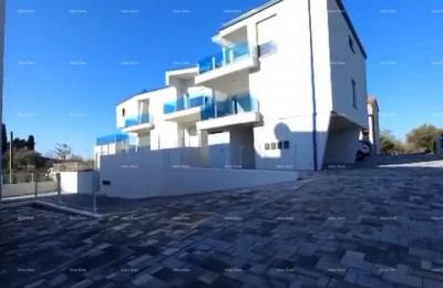 Moderne appartement in blok B met twee parkeerplaatsen, nabij Umag! S1