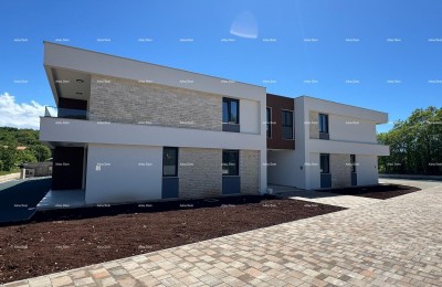 Verkoop - appartement in nieuwbouw met twee parkeerplaatsen, Rovinjsko selo!