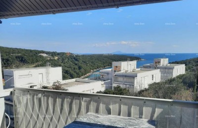 Een uitstekend appartement met galerij en uitzicht op zee, Duga Uvala, staat te koop