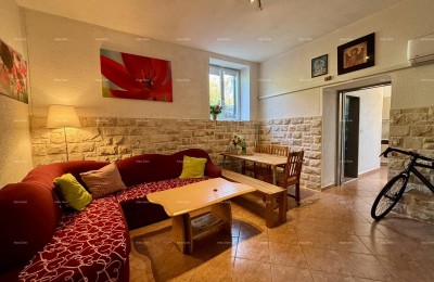 PULA, centrum – verkoop / appartement 55 m² met tuin en parkeerplaats