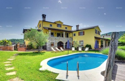 Een prachtige villa met zwembad nabij Pazin staat te koop