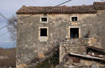Authentiek Istrisch stenen huis voor renovatie, Višnjan