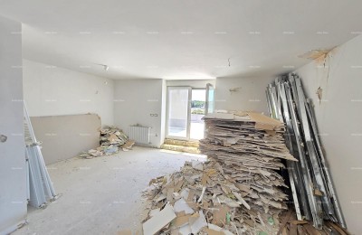 PULA – appartement in het centrum met twee garages en een groot terras