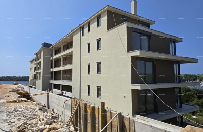 Verkoop van moderne appartementen in een exclusief gebouw met uitzicht op de jachthaven, Pula!