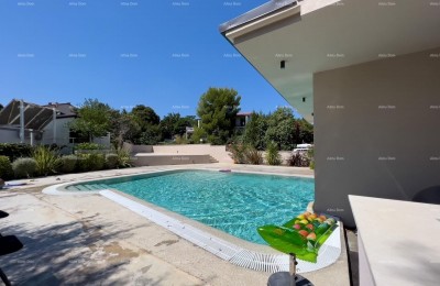 Wij verkopen een appartement met prachtig uitzicht op zee! Premantura!