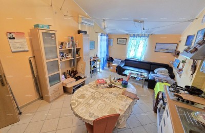 Stan in Banjolama – rustige omgeving, dicht bij de kust, met veranda en moderne voorzieningen