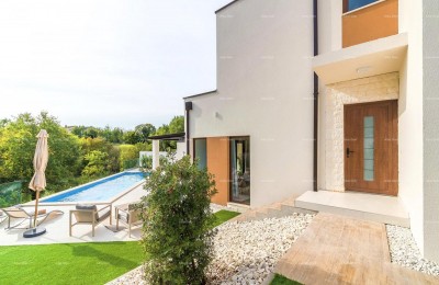 Moderne halfvrijstaande woning met zwembad in het rustige Svetvinčenat